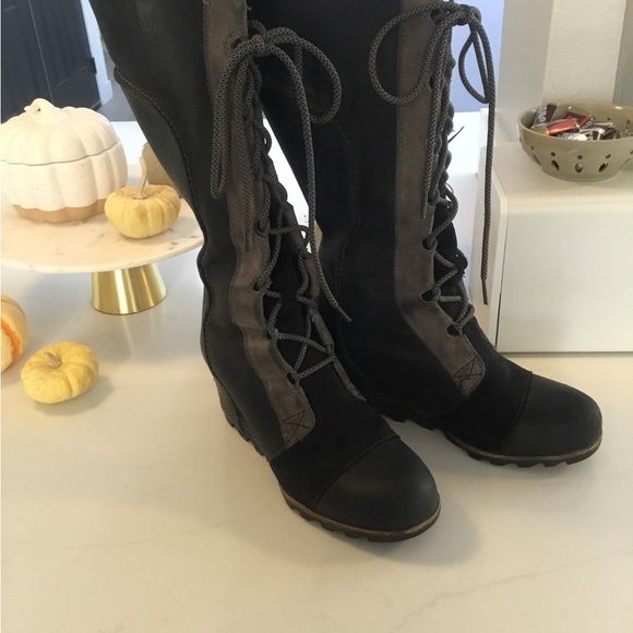 Sorel Black and Gray Winter Boots - Picture 1 of 9